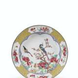 A PAINTED ENAMEL ‘PHEASANT AND FLOWER' DISH - фото 1