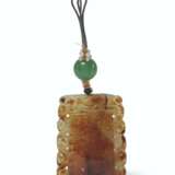 A CELADON AND RUSSET JADE 'FLAMING PEARL' PENDANT - фото 2