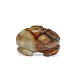 A RUSSET-BROWN JADE LION-SHAPED TOGGLE - Foto 5