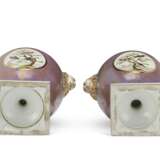 A PAIR OF CONTINENTAL PORCELAIN POWDERED LAVENDER-GROUND VASES - photo 5
