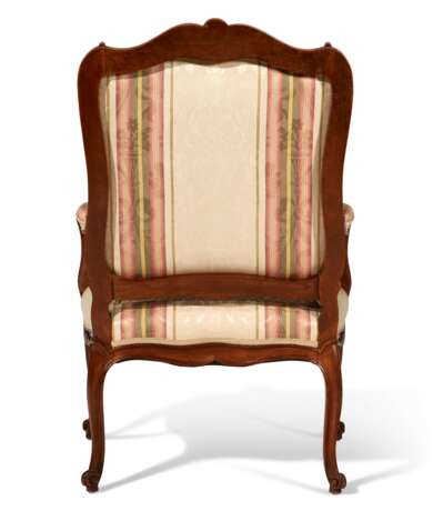 AN ASSEMBLED SET OF SIX FRENCH CARVED WALNUT FAUTEUILS - фото 6