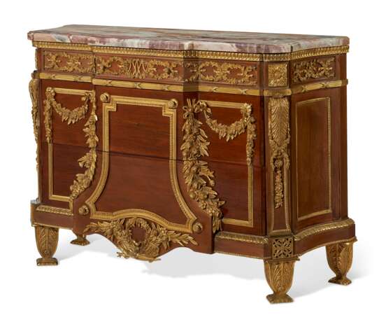 A PAIR OF FRENCH ORMOLU-MOUNTED MAHOGANY COMMODES - photo 3