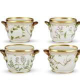 A GROUP OF FOUR ROYAL COPENHAGEN 'FLORA DANICA' PORCELAIN LARGE OVAL WINE COOLERS - Foto 2