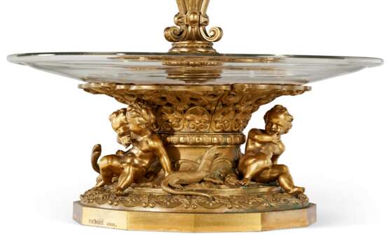 A PAIR OF LARGE FRENCH ORMOLU AND MOLDED GLASS DESSERT-STANDS - фото 7