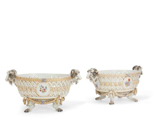 A PAIR OF MEISSEN (MARCOLINI) PORCELAIN PIERCED FOOTED BASKETS - photo 1