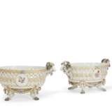 A PAIR OF MEISSEN (MARCOLINI) PORCELAIN PIERCED FOOTED BASKETS - Foto 1