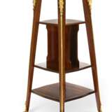 A FRENCH ORMOLU-MOUNTED MAHOGANY AND TULIPWOOD PEDESTAL - Foto 1