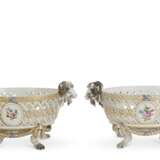 A PAIR OF MEISSEN (MARCOLINI) PORCELAIN PIERCED FOOTED BASKETS - Foto 2
