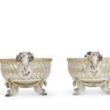 A PAIR OF MEISSEN (MARCOLINI) PORCELAIN PIERCED FOOTED BASKETS - photo 5