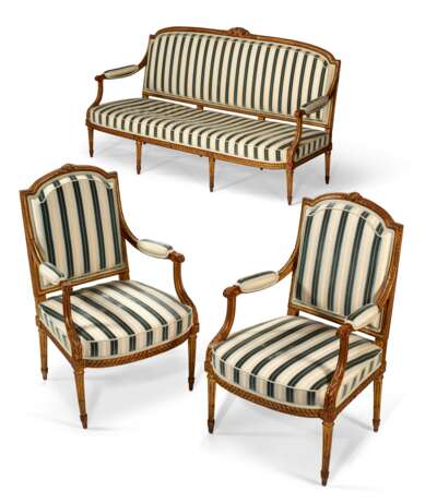 A SET OF LOUIS XVI GILTWOOD SEAT FURNITURE - фото 1