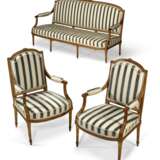 A SET OF LOUIS XVI GILTWOOD SEAT FURNITURE - фото 2