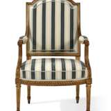 A SET OF LOUIS XVI GILTWOOD SEAT FURNITURE - photo 5