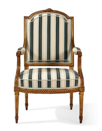 A SET OF LOUIS XVI GILTWOOD SEAT FURNITURE - photo 5