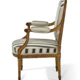 A SET OF LOUIS XVI GILTWOOD SEAT FURNITURE - photo 7