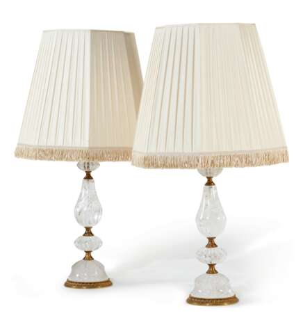 A PAIR OF ORMOLU AND ROCK CRYSTAL TABLE LAMPS - photo 1