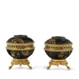 A PAIR OF NORTH EUROPEAN ORMOLU AND JAPANESE LACQUER POTPOURRI VASES - photo 2