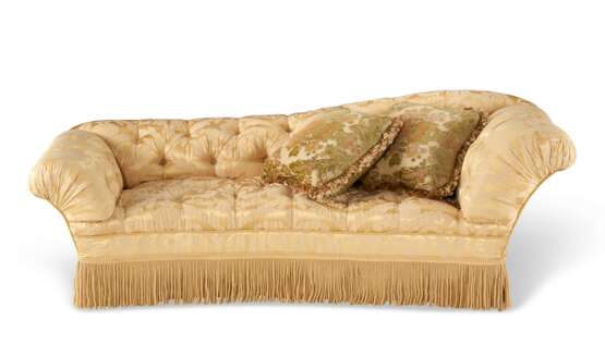 A SATIN DAMASK UPHOLSTERED CHAISE LONGUE - photo 3