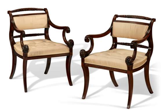 A PAIR OF REGENCY MAHOGANY ARMCHAIRS - фото 1