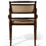 A PAIR OF REGENCY MAHOGANY ARMCHAIRS - Foto 5