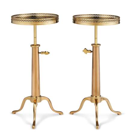 A PAIR OF FRENCH BRASS AND MARBLE OCCASIONAL TABLES - фото 2