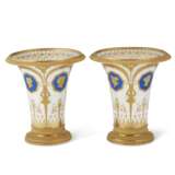 A PAIR OF PARIS (NAST) PORCELAIN BEAKER VASES - photo 4