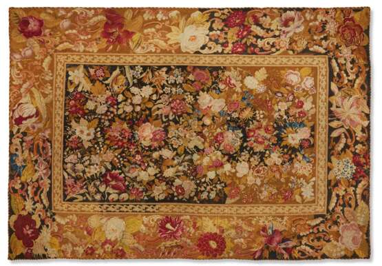 AN ENGLISH NEEDLEWORK CARPET - photo 1