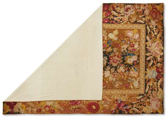 AN ENGLISH NEEDLEWORK CARPET - photo 2