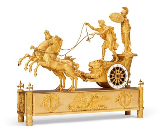 AN EMPIRE ORMOLU MANTEL CLOCK - фото 1