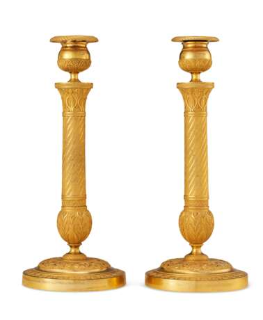 A PAIR OF RESTAURATION ORMOLU CANDLESTICKS - photo 2