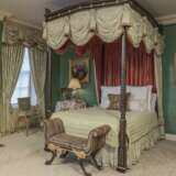 A GILT JAPANNED FOUR-POSTER BED - photo 1