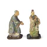 A PAIR OF NORTH ITALIAN POLYCHROME-DECORATED LIMEWOOD CHINESE NODDING HEAD FIGURES - фото 3