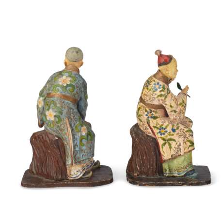 A PAIR OF NORTH ITALIAN POLYCHROME-DECORATED LIMEWOOD CHINESE NODDING HEAD FIGURES - фото 4