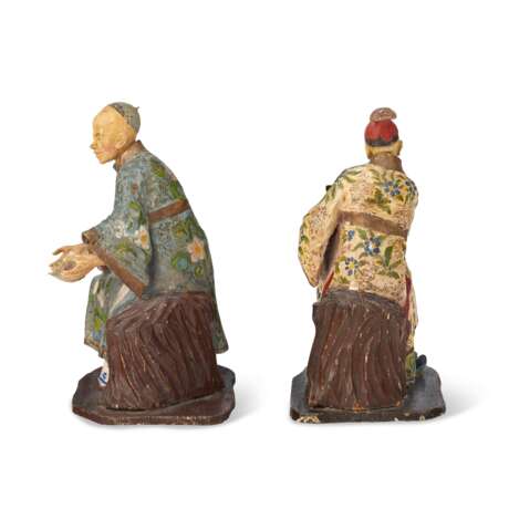 A PAIR OF NORTH ITALIAN POLYCHROME-DECORATED LIMEWOOD CHINESE NODDING HEAD FIGURES - фото 5