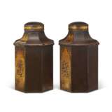 A PAIR OF LATE VICTORIAN TOLE-PEINTE TEA CANISTERS - фото 3
