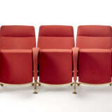 A row of three folding armchairs - photo 1