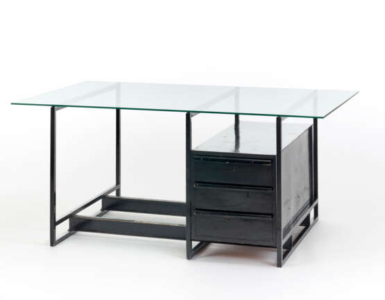 Center desk in welded square section tubular metal and painted black, double-sided chest of drawers in black stained wood, tempered glass top - photo 3