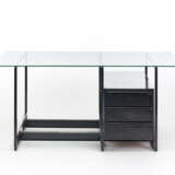 Center desk in welded square section tubular metal and painted black, double-sided chest of drawers in black stained wood, tempered glass top - Foto 4