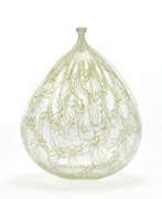 Лино Тальяпьетра (р. 1934). Vase in crystal blown glass with inclusion of thin irregular filaments in lattimo and yellow glass