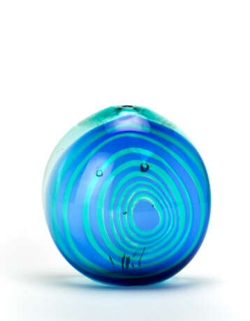  Large globular vase in transparent, colorless and greenish blown glass, with concentric bands applied in green and blue glass - фото 1