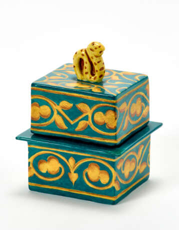 Small quadrangular box in green glazed ceramic with yellow / brown decorations - photo 1