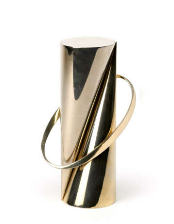 Silver metal sculpture composed of two truncated cones and an ovoid ring - Foto 1