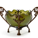 Green glass centerpiece cup with copper structure worked with floral motifs - фото 1