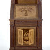 Neo-Renaissance style writing desk with two bodies in carved wood with door in the lower part and flap in the upper part - Foto 1