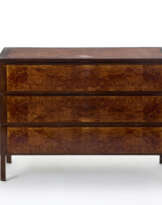 Chest of drawers with three drawers and legs with triangular section