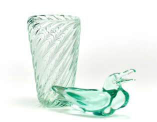Lot consisting of a ribbed vase and a duck-shaped sculpture in light green transparent solid glass
