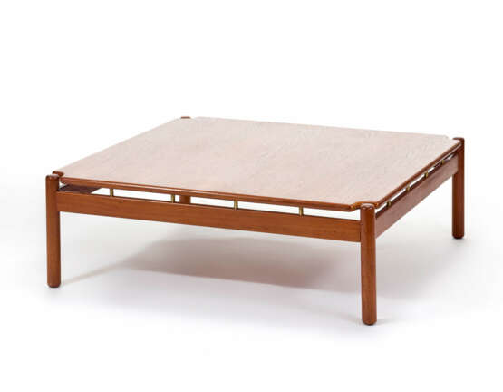 Low table with square top - фото 1