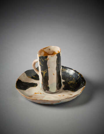 Cup and saucer in hand-molded ceramic and glazed in gray, matt white, black, ocher and light blue - photo 3