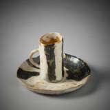 Cup and saucer in hand-molded ceramic and glazed in gray, matt white, black, ocher and light blue - Foto 4