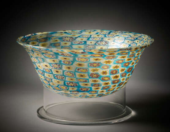 Large krater in hand-blown glass with lattimo millefiori murrine, light blue and yellow amethyst - фото 2