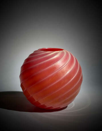 Pink incamiciato blown glass vase with gold leaf application - Foto 2